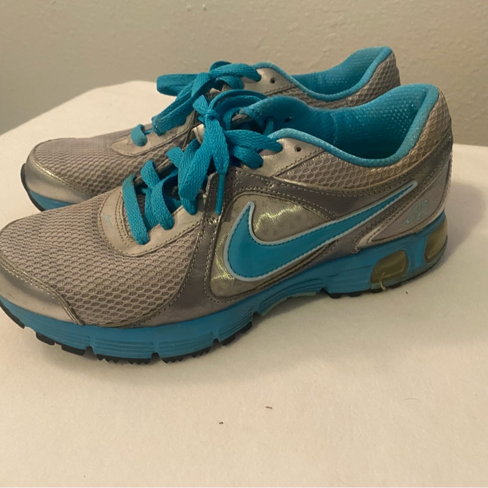 Nike Women's Air Max‎  Athletic Shoes in Silver and Blue Size 9